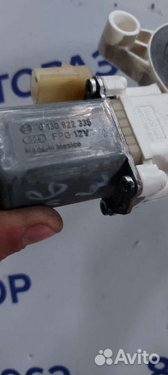 Моторчик стеклоподъёмника задняя левая на Dodge Ca