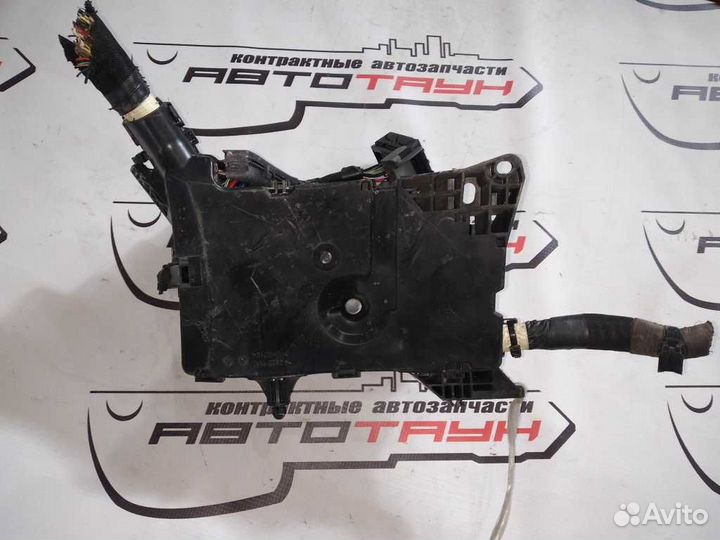 Блок предохранителей toyota prius ZVW30 2ZR-FXE P