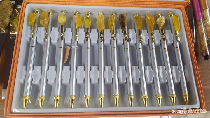 Сувениры ручки с янтарем