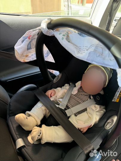 Автокресло Maxi-Cosi CabrioFix +адаптеры tutis