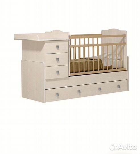 Детская кроватка с маятником