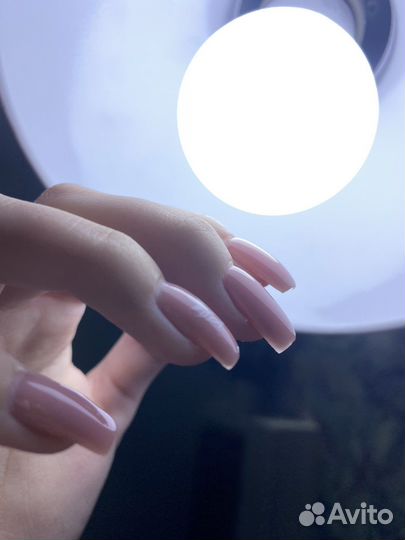 Модель на маникюр