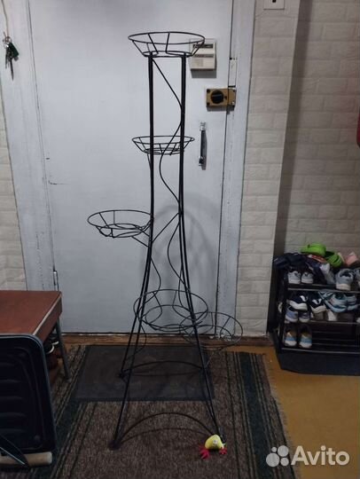 Подставка для цветов напольная металлическая