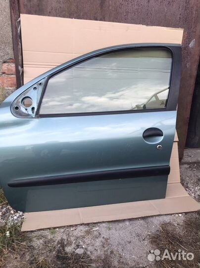Дверь передняя левая Peugeot 206