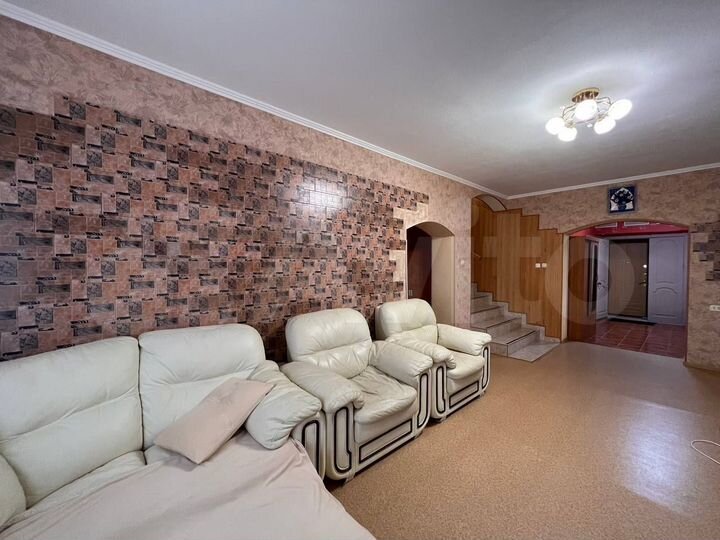 Дом 192 м² на участке 5 сот.