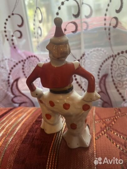 Фарфоровая статуэтка Клоун