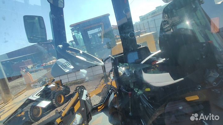 Экскаватор-погрузчик CASE 695SM, 2023