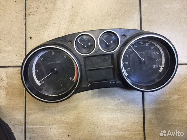 Панель приборов Peugeot 308