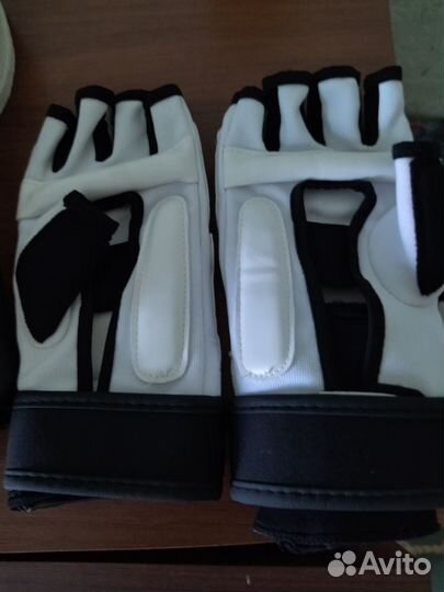 Перчатки для единоборств