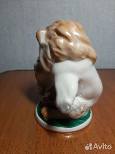 Фарфоровая статуэтка лфз Лев и заяц