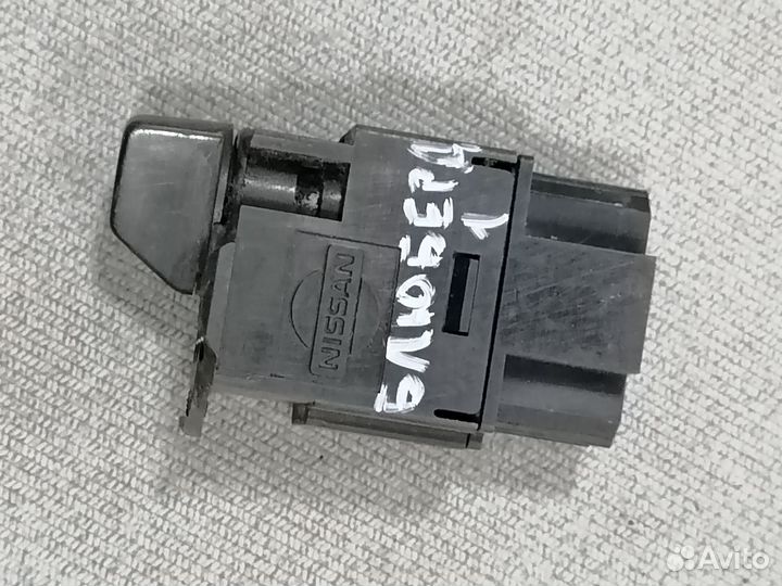 Переключатель Nissan bluebird CD20 2.0 1983-90