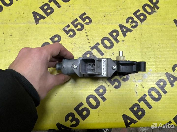 Моторчик стеклопод задний правый Opel Astra J