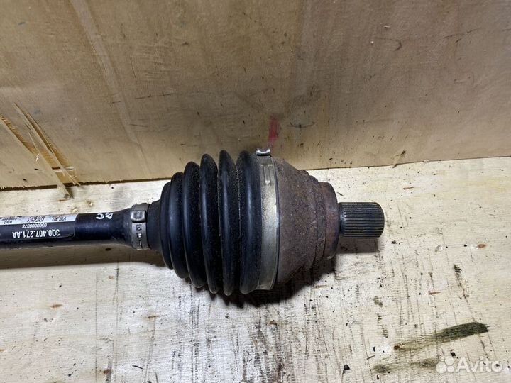 Приводной вал левый Passat B8 1,4 бензин МКПП P64
