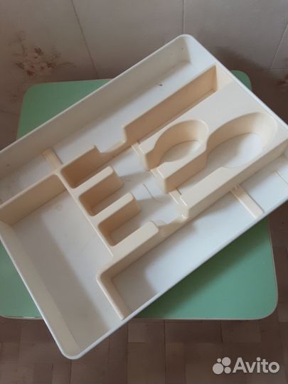 Лоток из пластмассы для столовых приборов в ящик