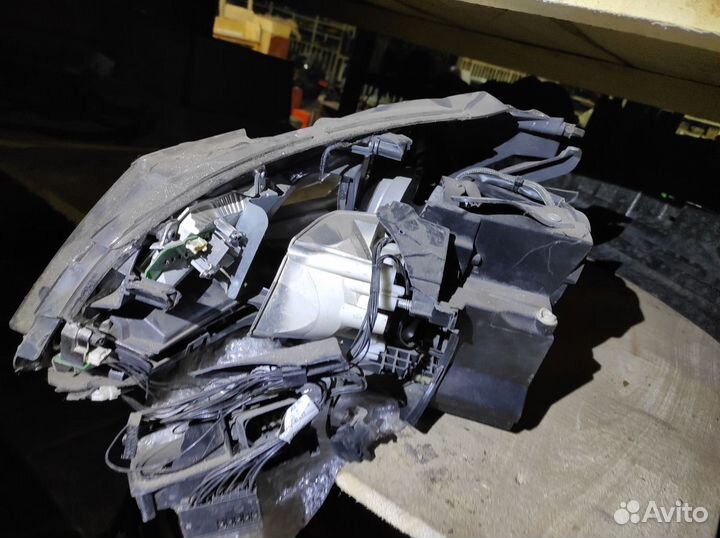 Фара битая правая Мерседес с204 рестайл