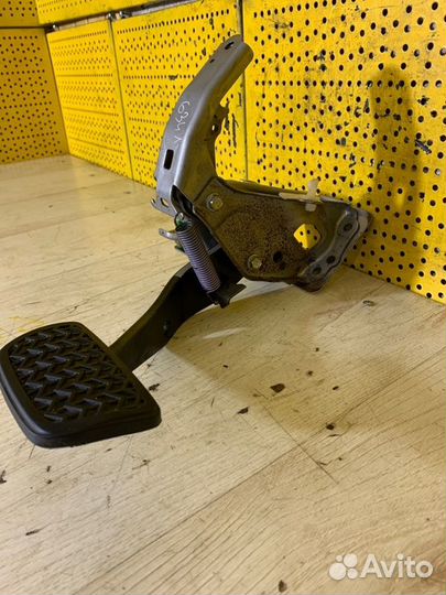 Педаль тормоза Toyota Land Cruiser 200 4.5