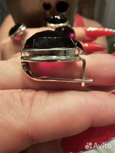 Комплект с природными гранатами. Серебро