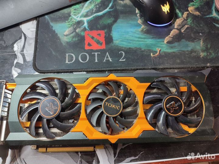 Видеокарта Sapphire Radeon R9 270x Toxic Видеокарт