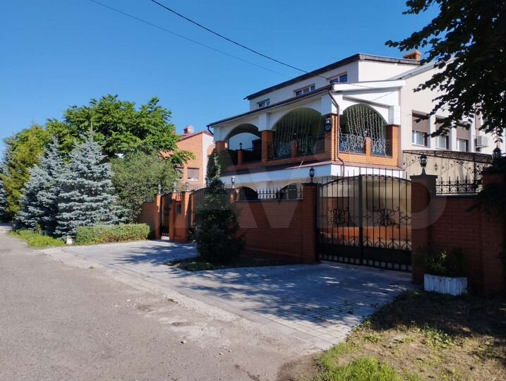 Дом 495 м² на участке 15 сот.