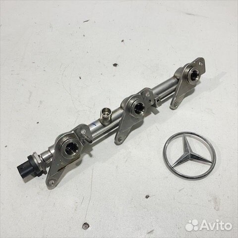 Топливная рампа левая Мерседес М276