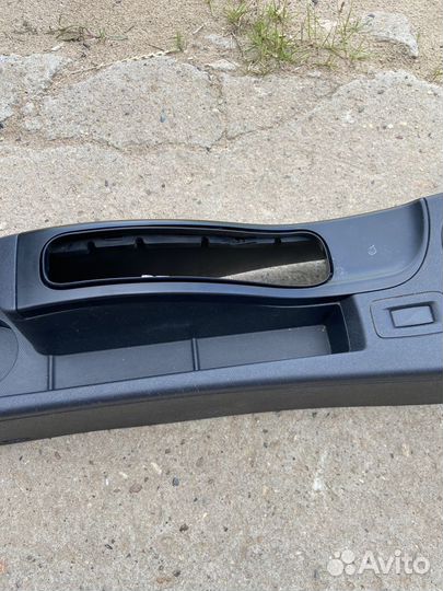 Консоль между сидений Renault Fluence