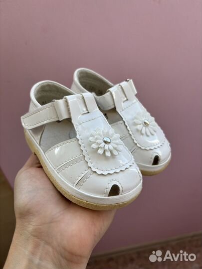 Сандалии для девочки