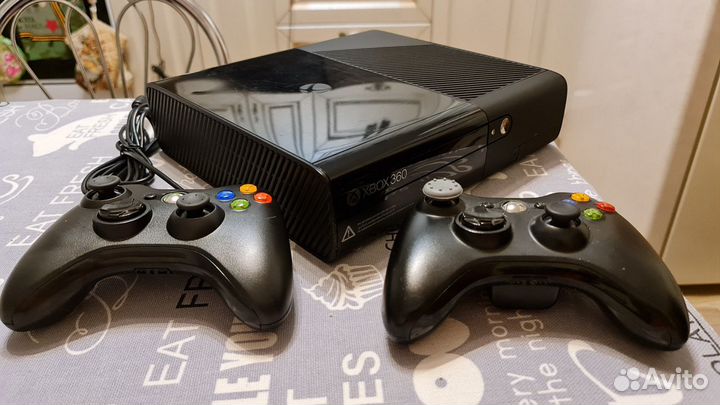Xbox360 E 250гб+42игры+2геймпада Много игр
