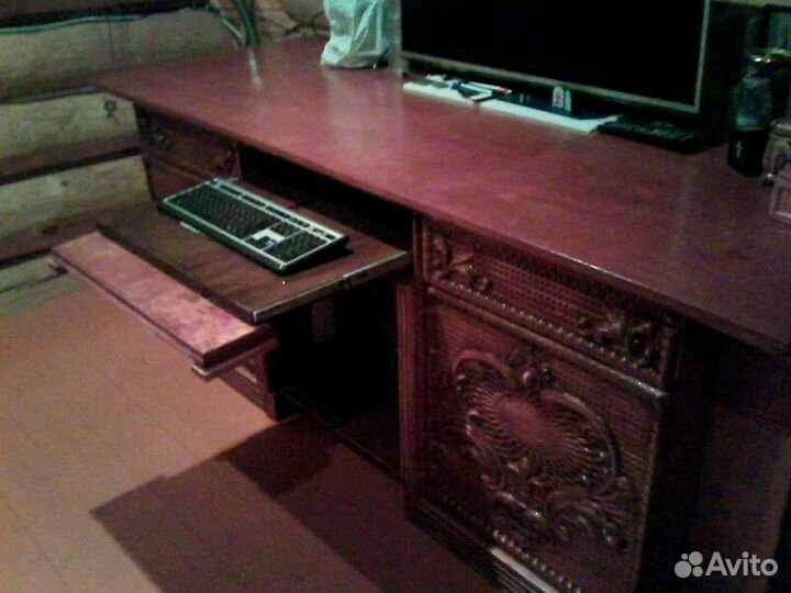 Стол резной, дерево, компьютерный