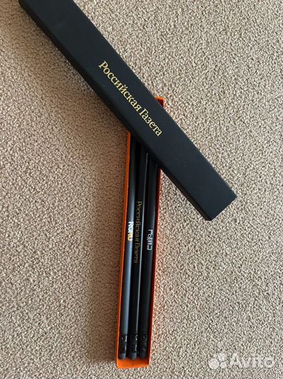 Набор простых карандашей