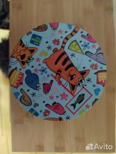 Банка для хранения кошачьего корма