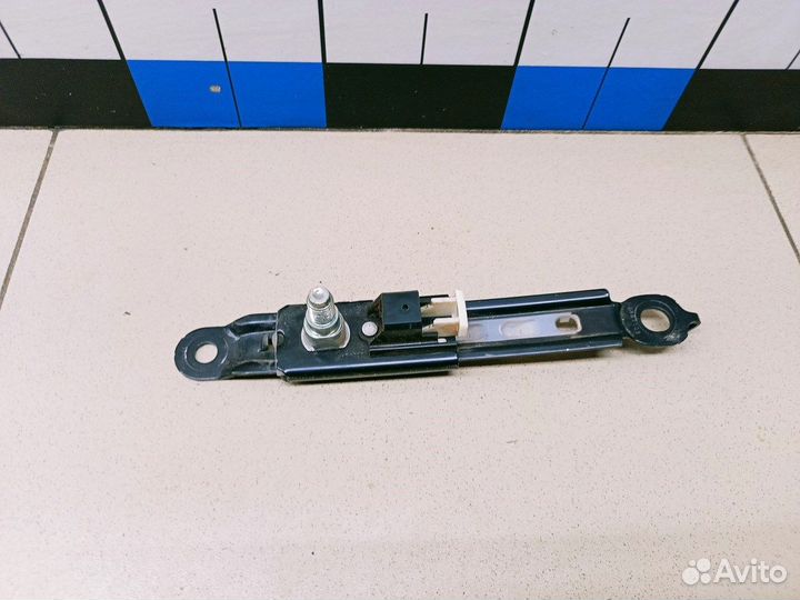 Механизм регулировки ремня безопасности RAV 4 2013