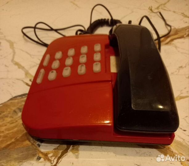 Стационарный кнопочный телефон. СССР