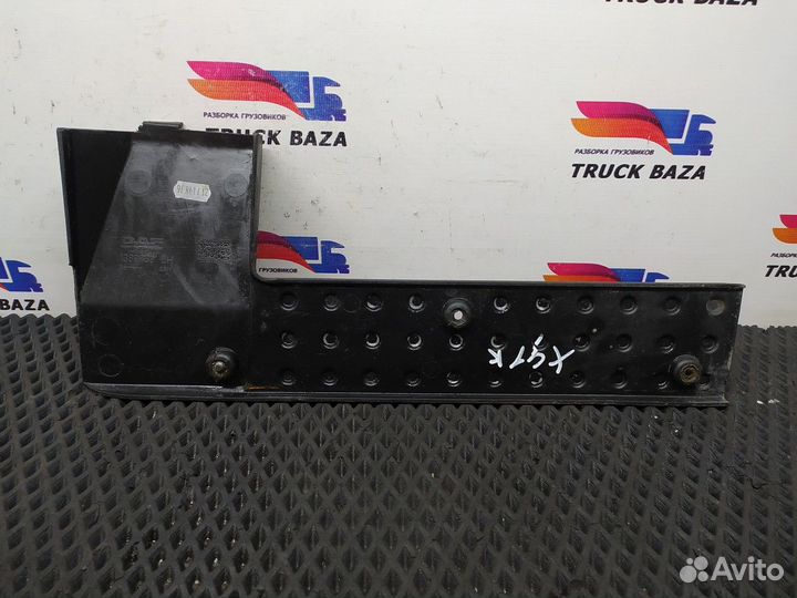 1389739 Накладка порога левая