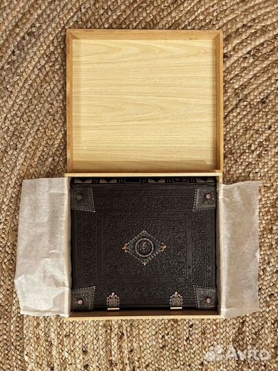 Альбом для фотографий в кожаном переплете