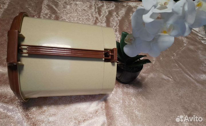 Мусорное ведро с педалью