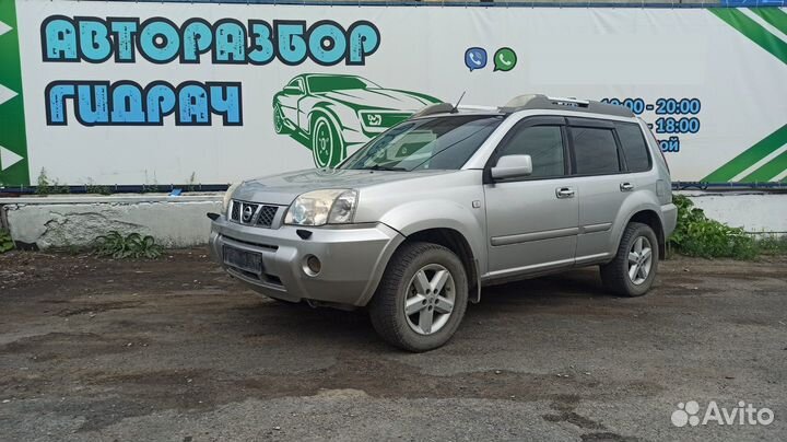 Накладк Nissan X-Trail 68260EQ100