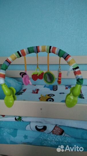 Подвесная дуга с развивающими игрушками для малыша