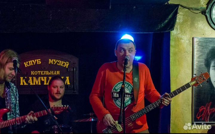 Песни под гитару и группой