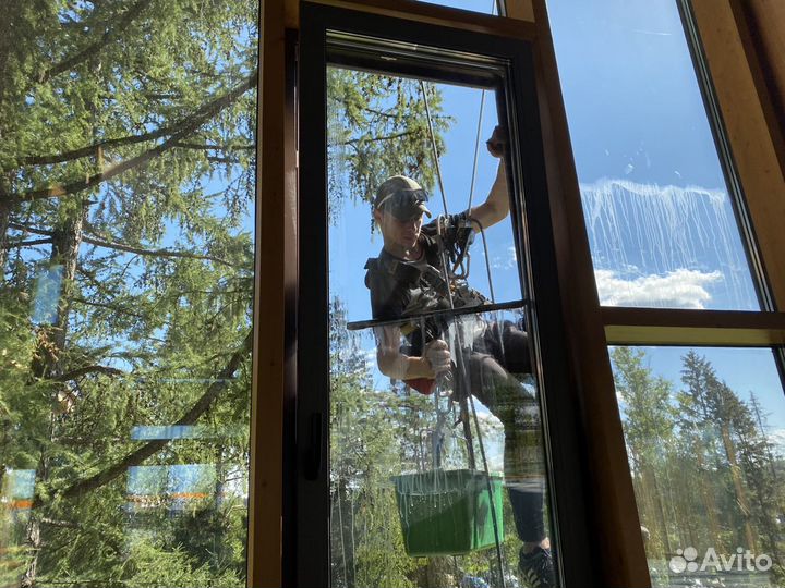 Мойка окон и фасада альпинистами GorFox (горфокс)