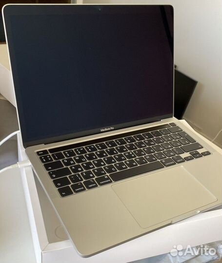 Macbook pro 13 2020 i5 A2251 2 GHZ 16 RAM 1 TB
