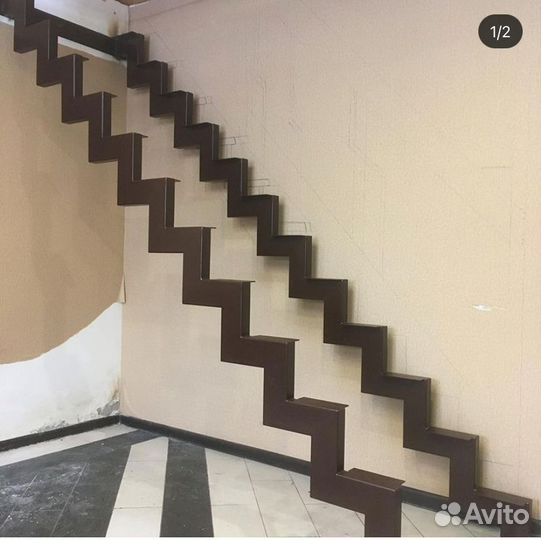 Лестница в дом. Металлическая лестница