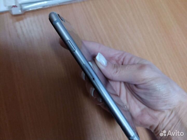 Телефон iPhone 6