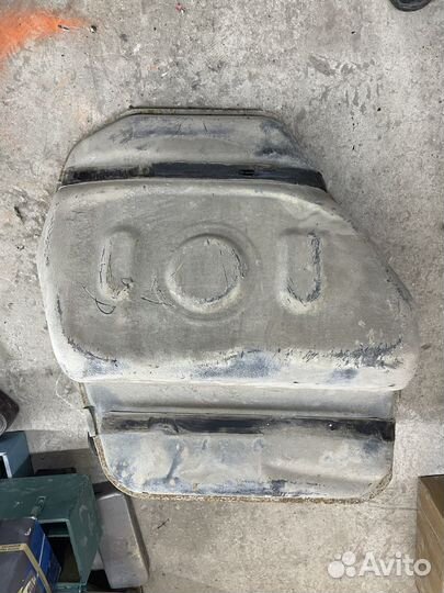 Бензобак Audi 100 C3 (44)