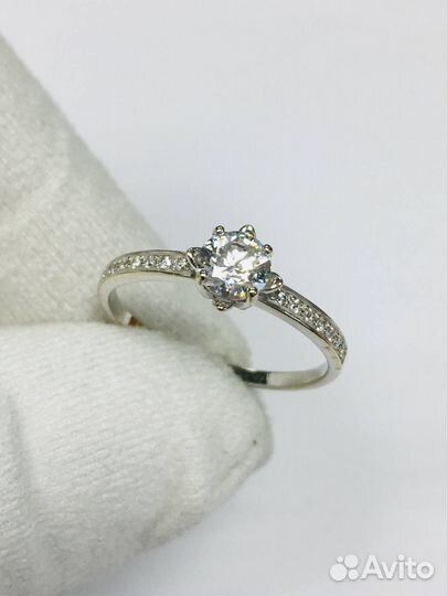 Золотое кольцо с фианитами