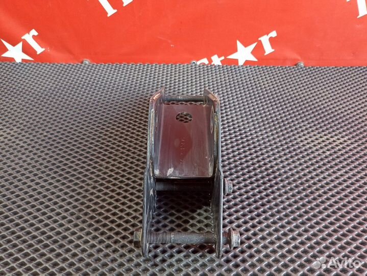 Кронштейн опоры цилиндра подъема кабины Renault T