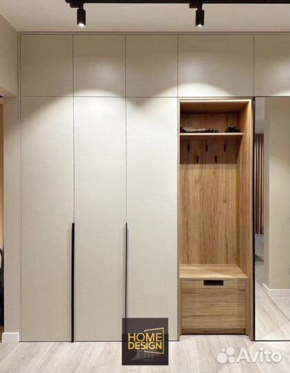 Прихожая со шкафом