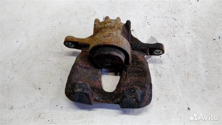 Суппорт передний правый Peugeot 308