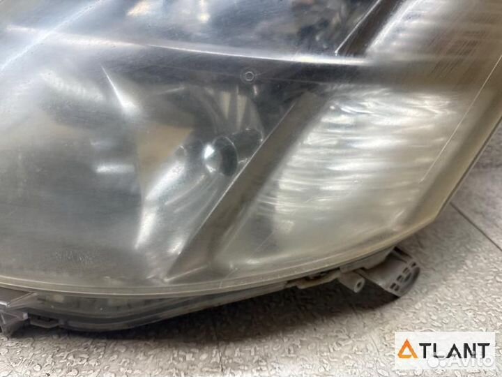 Фара передняя левая toyota isis