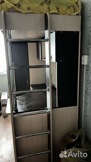 Детская кровать со столом и шкафом