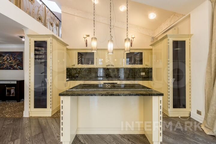 5-к. квартира, 196 м², 4/4 эт.